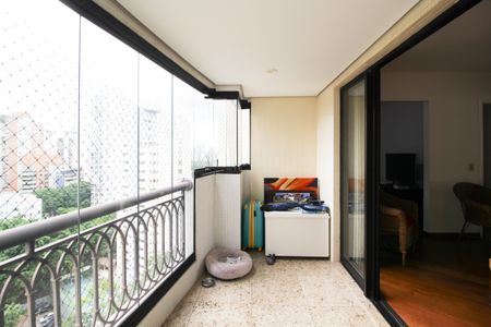 Apartamento à venda com 116m², 3 quartos e 3 vagasVaranda