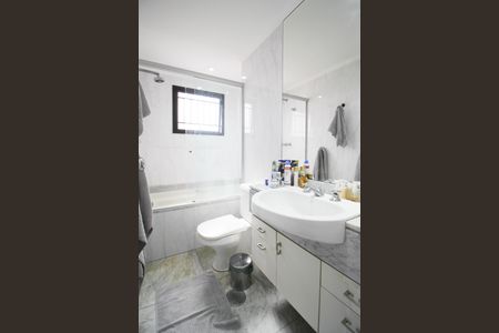 Apartamento à venda com 116m², 3 quartos e 3 vagasBanheiro da Suíte 1