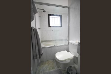 Apartamento à venda com 116m², 3 quartos e 3 vagasBanheiro da Suíte 1