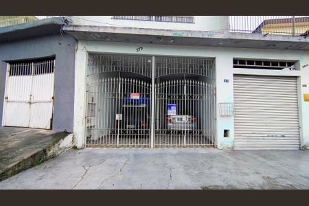 Casa para alugar com 70m², 2 quartos e 2 vagasFachada