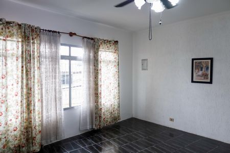 Casa para alugar com 70m², 2 quartos e 2 vagassala