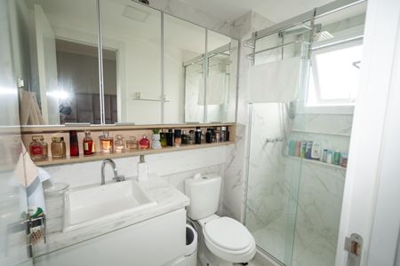 Apartamento à venda com 66m², 2 quartos e 1 vaga Apartamento à venda com 66m², 2 quartos e 1 vagaBanheiro da Suíte