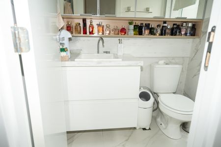 Apartamento à venda com 66m², 2 quartos e 1 vaga Apartamento à venda com 66m², 2 quartos e 1 vagaBanheiro da Suíte