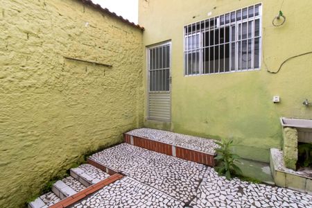 Casa para alugar com 30m², 1 quarto e sem vagaQuintal