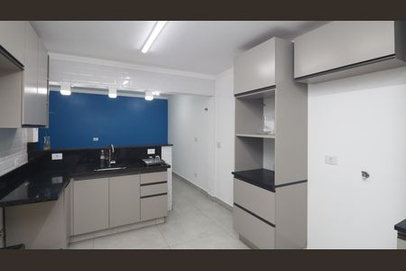 Casa para alugar com 154m², 3 quartos e 2 vagas Casa para alugar com 154m², 3 quartos e 2 vagasCozinha - Armários