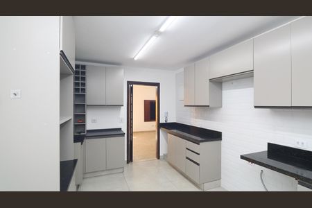 Casa para alugar com 154m², 3 quartos e 2 vagas Casa para alugar com 154m², 3 quartos e 2 vagasCozinha - Armários