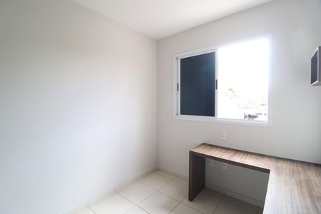 Quarto 1 de apartamento para alugar com 2 quartos, 54m² em Segismundo Pereira, Uberlândia