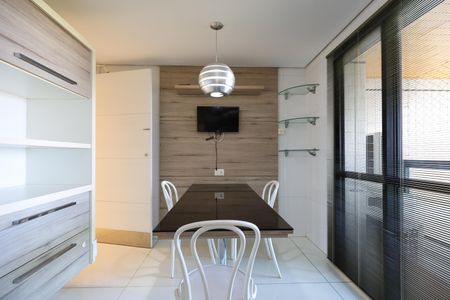 Apartamento para alugar com 243m², 3 quartos e 4 vagas