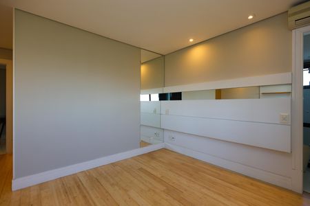Apartamento para alugar com 243m², 3 quartos e 4 vagas