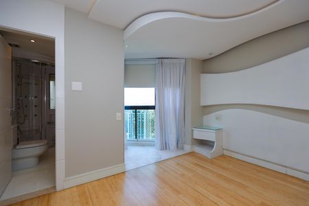 Apartamento para alugar com 243m², 3 quartos e 4 vagas