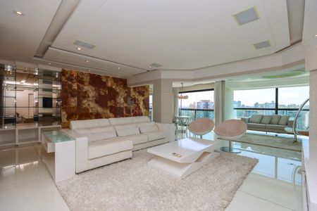 Apartamento para alugar com 243m², 3 quartos e 4 vagas