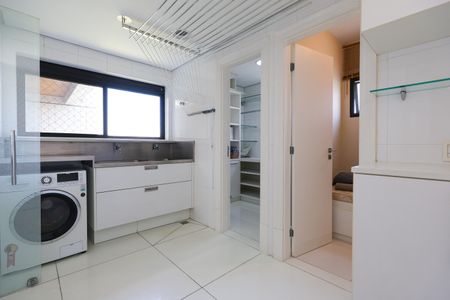Apartamento para alugar com 243m², 3 quartos e 4 vagas