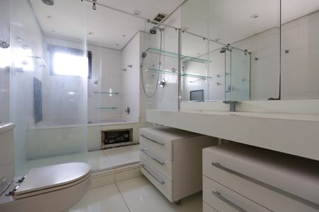 Apartamento para alugar com 243m², 3 quartos e 4 vagas