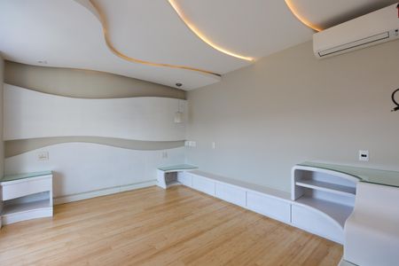 Apartamento para alugar com 243m², 3 quartos e 4 vagas