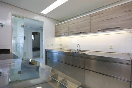 Apartamento para alugar com 243m², 3 quartos e 4 vagas