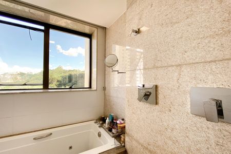 Apartamento à venda com 180m², 3 quartos e 4 vagasBanheiro da Suíte 1