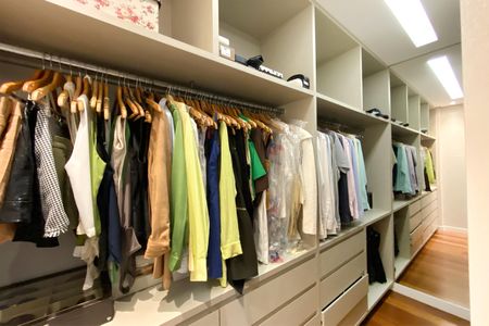 Apartamento à venda com 180m², 3 quartos e 4 vagasCloset da suíte 1