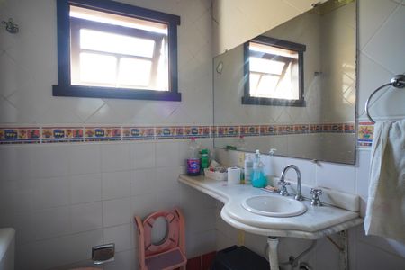 Casa à venda com 389m², 4 quartos e 3 vagasBanheiro suíte 4