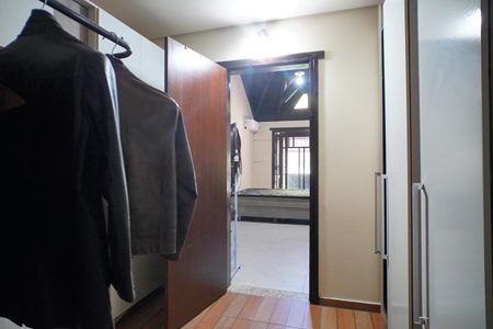 Casa à venda com 389m², 4 quartos e 3 vagasCloset 