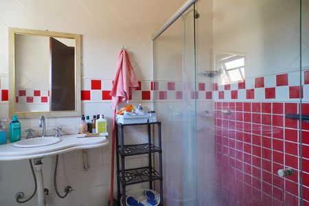Casa à venda com 389m², 4 quartos e 3 vagasBanheiro suíte 