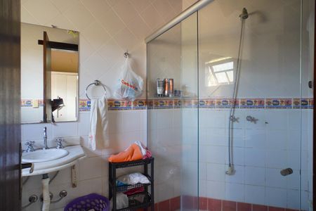 Casa à venda com 389m², 4 quartos e 3 vagasBanheiro suíte 4