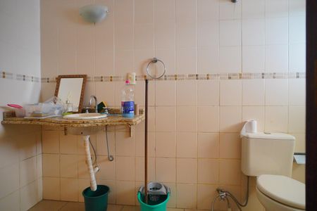 Casa à venda com 389m², 4 quartos e 3 vagasBanheiro suíte 2