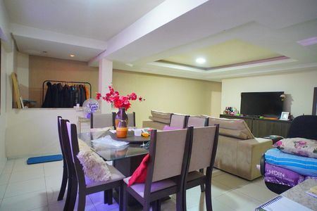 Casa à venda com 389m², 4 quartos e 3 vagasSala