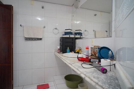 Casa à venda com 389m², 4 quartos e 3 vagasBanheiro suíte 
