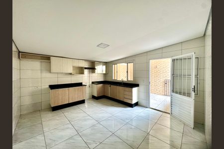 Casa para alugar com 60m², 2 quartos e 1 vagaCozinha