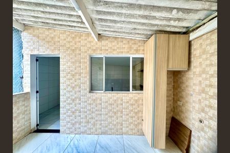 Casa para alugar com 60m², 2 quartos e 1 vagaÁrea de Serviço