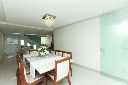 Casa à venda com 390m², 3 quartos e 4 vagas