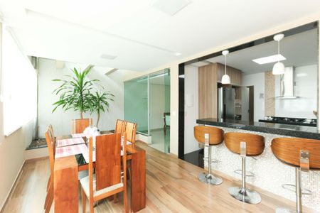 Casa à venda com 390m², 3 quartos e 4 vagas