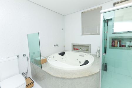 Casa à venda com 390m², 3 quartos e 4 vagas