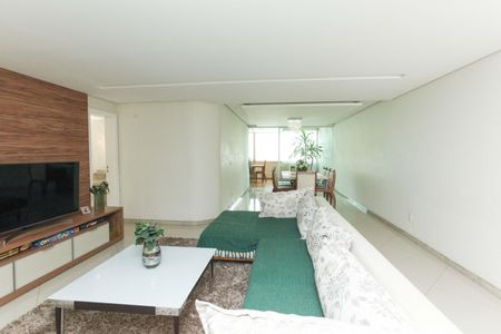 Casa à venda com 390m², 3 quartos e 4 vagas