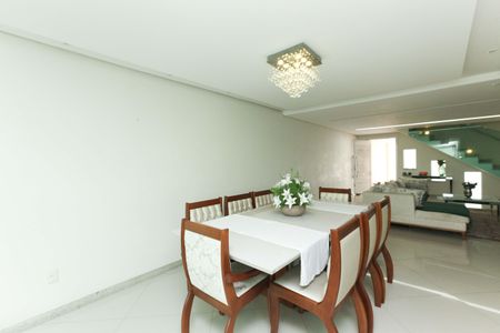 Casa à venda com 390m², 3 quartos e 4 vagas