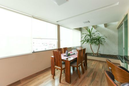 Casa à venda com 390m², 3 quartos e 4 vagas