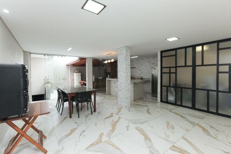 Casa à venda com 390m², 3 quartos e 4 vagas