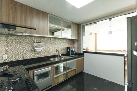 Casa à venda com 390m², 3 quartos e 4 vagas