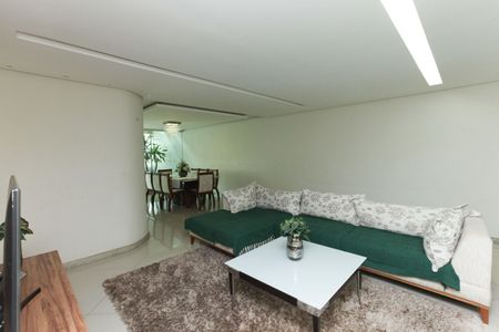 Casa à venda com 390m², 3 quartos e 4 vagas