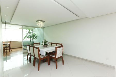 Casa à venda com 390m², 3 quartos e 4 vagas