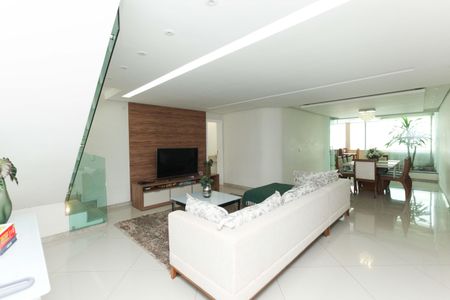 Casa à venda com 390m², 3 quartos e 4 vagas