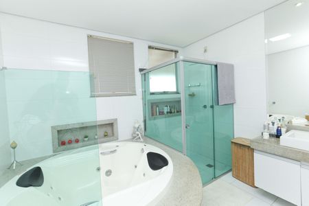 Casa à venda com 390m², 3 quartos e 4 vagas