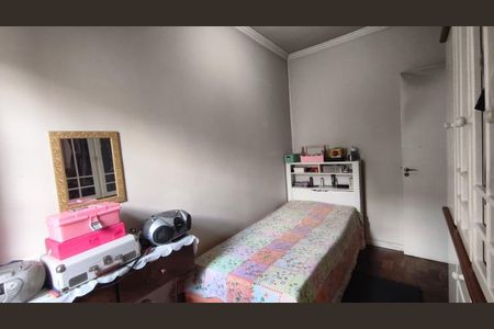 Quarto de casa à venda com 3 quartos, 180m² em Parque dos Bancarios, São Paulo