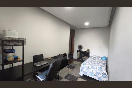 Quarto de casa à venda com 3 quartos, 180m² em Parque dos Bancarios, São Paulo