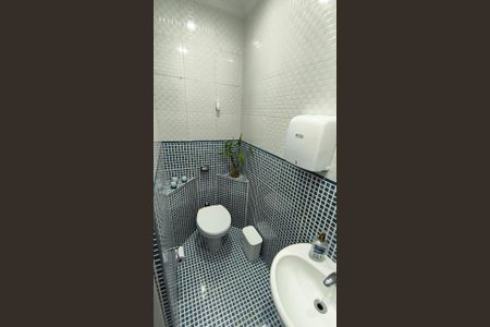 Banheiro de casa à venda com 3 quartos, 180m² em Parque dos Bancarios, São Paulo