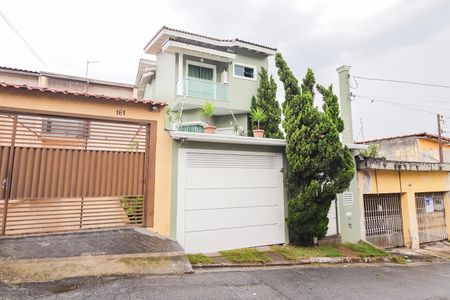 Casa para alugar com 260m², 4 quartos e 7 vagasFachada