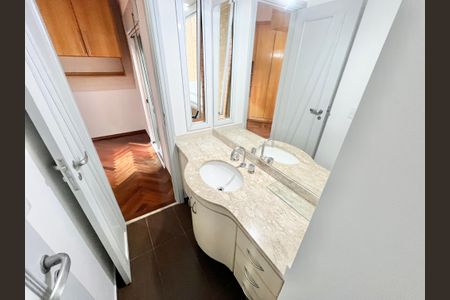 Apartamento à venda com 124m², 3 quartos e 4 vagasBanheiro Suíte Americana Quarto 2/3