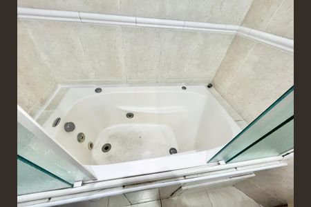 Apartamento à venda com 124m², 3 quartos e 4 vagasBanheiro da Suíte