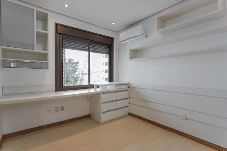 Apartamento à venda com 246m², 3 quartos e 2 vagas Apartamento à venda com 246m², 3 quartos e 2 vagasQuarto 1