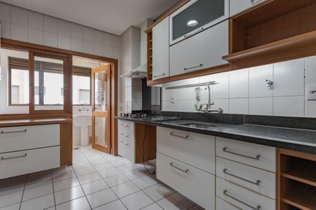Apartamento à venda com 246m², 3 quartos e 2 vagas Apartamento à venda com 246m², 3 quartos e 2 vagasCozinha e Área de Serviço